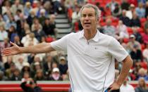 Weil er sich gar nicht mehr einbekam, wurde John McEnroe bei den Australien Open sogar einmal disqualifiziert. "You cannot be serious!" ("Das kann nicht Ihr Ernst sein!") wurde zum geflügelten Wort des Profi-Aufbrausers, der seine Pöbelsucht im Film "Die Wutprobe" (2003) per Gastauftritt selbst persiflierte. (Bild: 2005 Getty Images/Ian Walton)