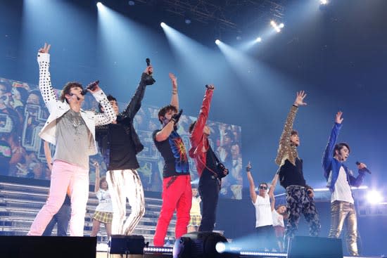 Concert Review] 2PM Writes New K-Pop History with Its Six Day Budokan  Concert