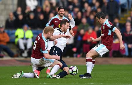 Britain Soccer Football - Burnley v Tottenham Hotspur - Premier League - Turf Moor - 1/4/17 Tottenham's Vincent Janssen in action with Burnley's Ben Mee and Joey Barton (R) Reuters / Anthony Devlin Livepic