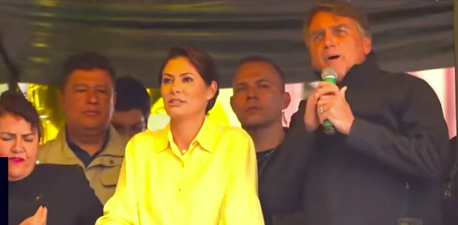 Jair e Michelle Bolsonaro discursaram no ato que abriu a campanha eleitoral (Foto: Reprodução)