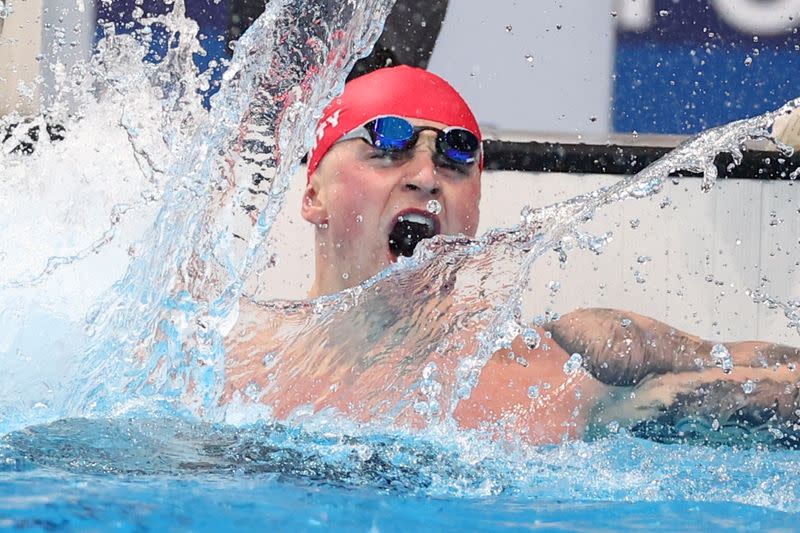 Foto del lunes del británico Adam Peaty celebrando tras ganar el oro en los 100 mts pecho