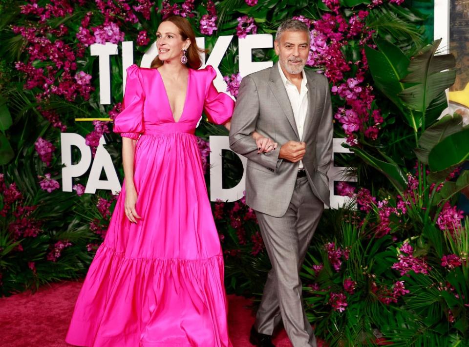 <p>George Clooney and Julia Roberts</p>