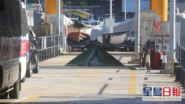 警方將遺體送往香港仔水警基地。