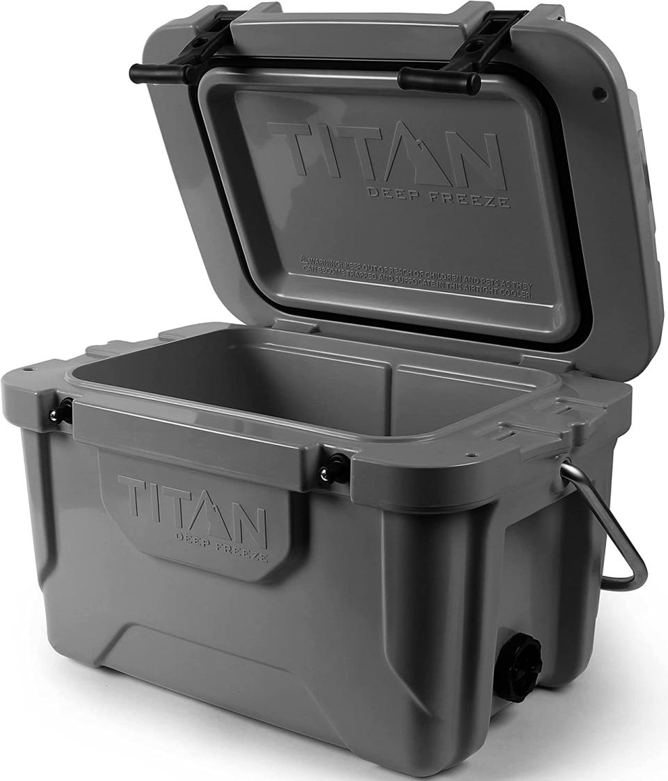 Arctic Zone Titan Deep Freeze Cooler