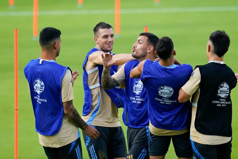 Los futbolistas argentinos viven la previa con alegría