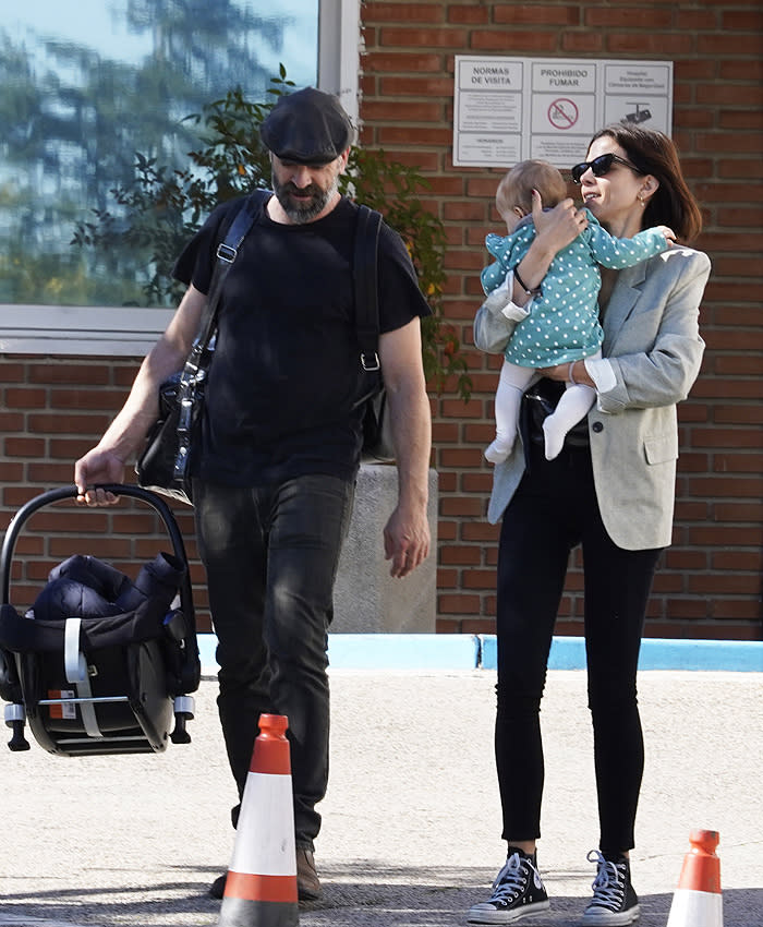 Luis Tosar y María Luisa Mayol con su hija