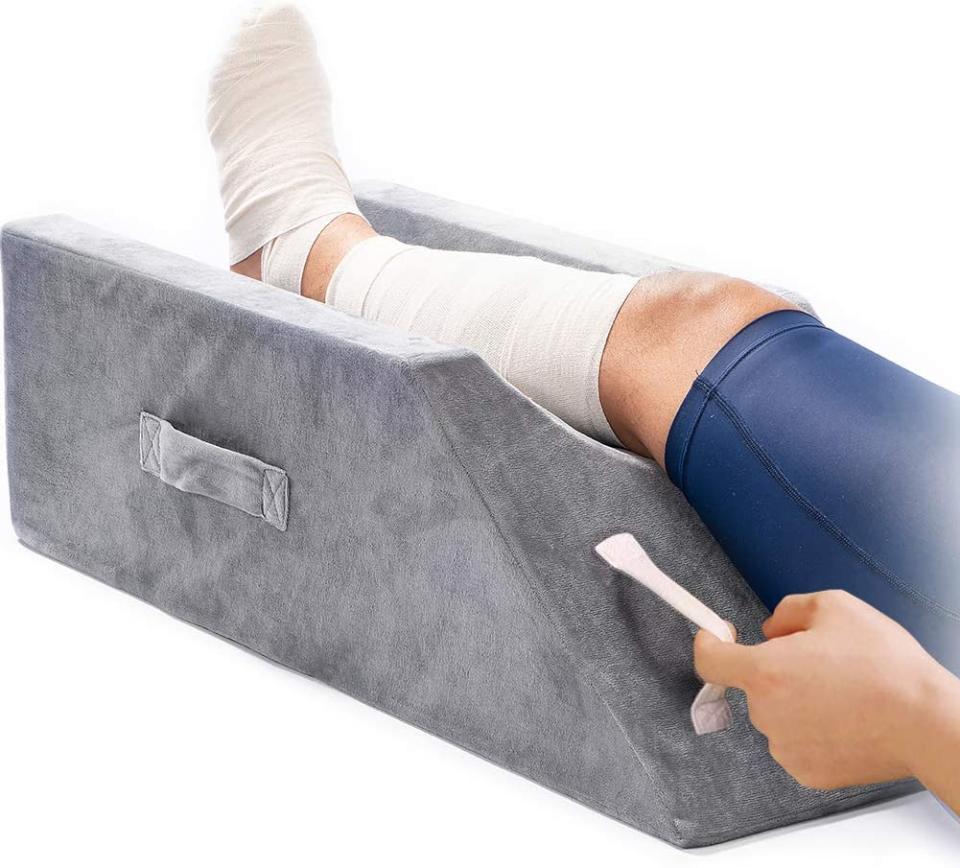 LightEase-Memory-Foam-Leg-Support-and-Elevation-Pillow-Dual-Handles-for-Surgery-Injury-or-Rest-Amazon