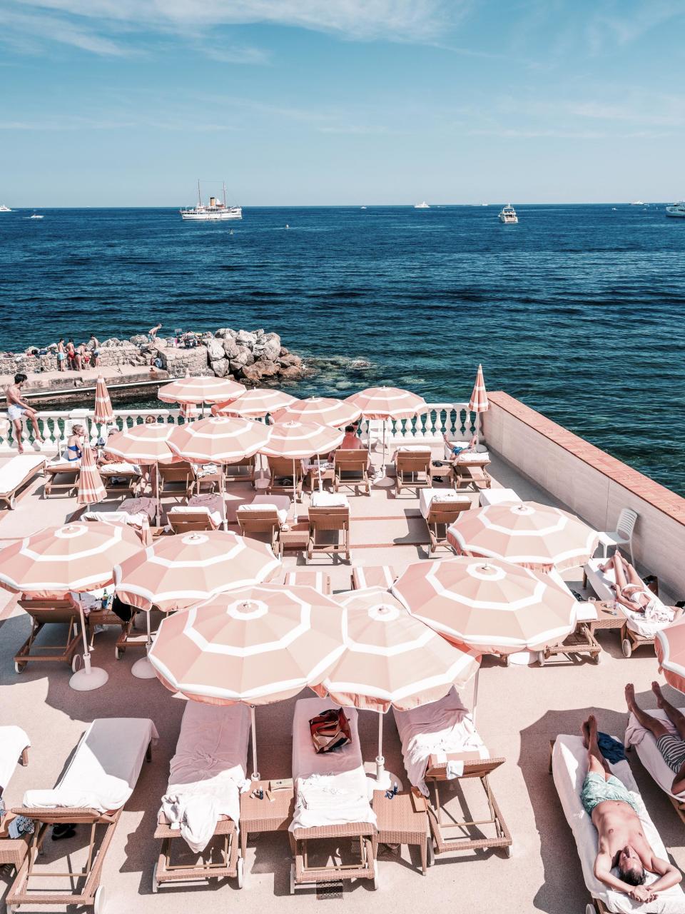 Glamorous shots of the Riviera to put you in a summer mood