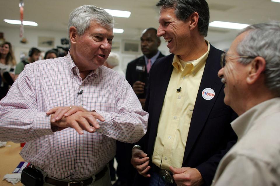 Having left the senate in 2005, Graham campaigned with Florida Democratic Congressional candidate Tim Mahoney at Brenda’s Diner on 3 November 2006 in Punta Gorda, Florida (Getty Images)