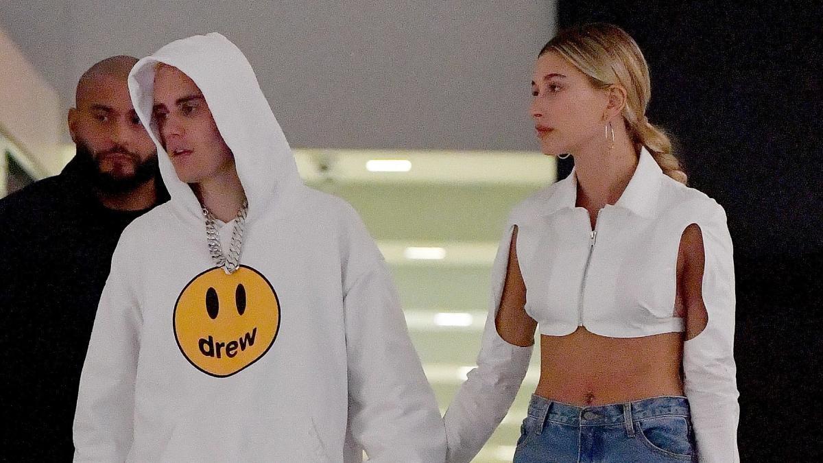 SPOTTED: Justin & Hailey Bieber Do Couple Looks in Bottega Veneta,  Balenciaga & Supreme – PAUSE Online