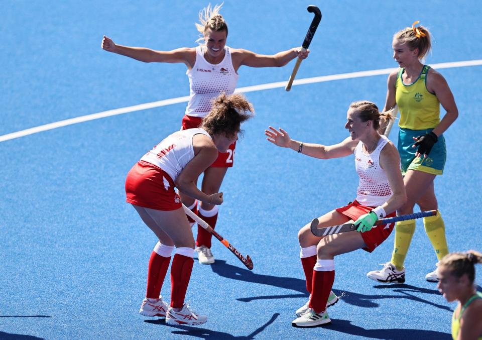 Commonwealth Games - Hockey - Women - Gold Medal Match - England v Australia - University of Birmingham Hockey and Squash centre, Birmingham, Britain - August 7, 2022 England's Holly Hunt celebrates scoring their first goal with teammates - REUTERS