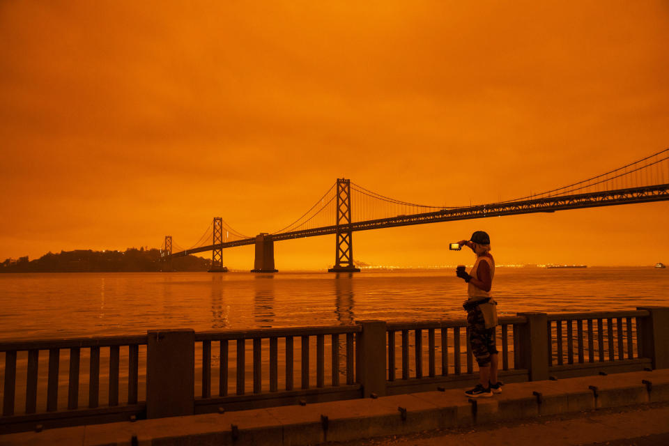 Image: Wildfires Envelop San Francisco Bay Area In Dark Orange Haze (Philip Pacheco / Getty Images file)