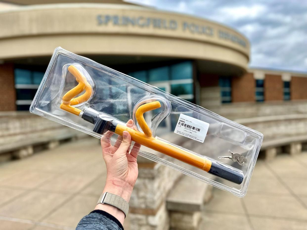 The Springfield Police Department is offering free steering wheel clubs to residents of Springfield and the surrounding communities, following frequent thefts of the vehicles.