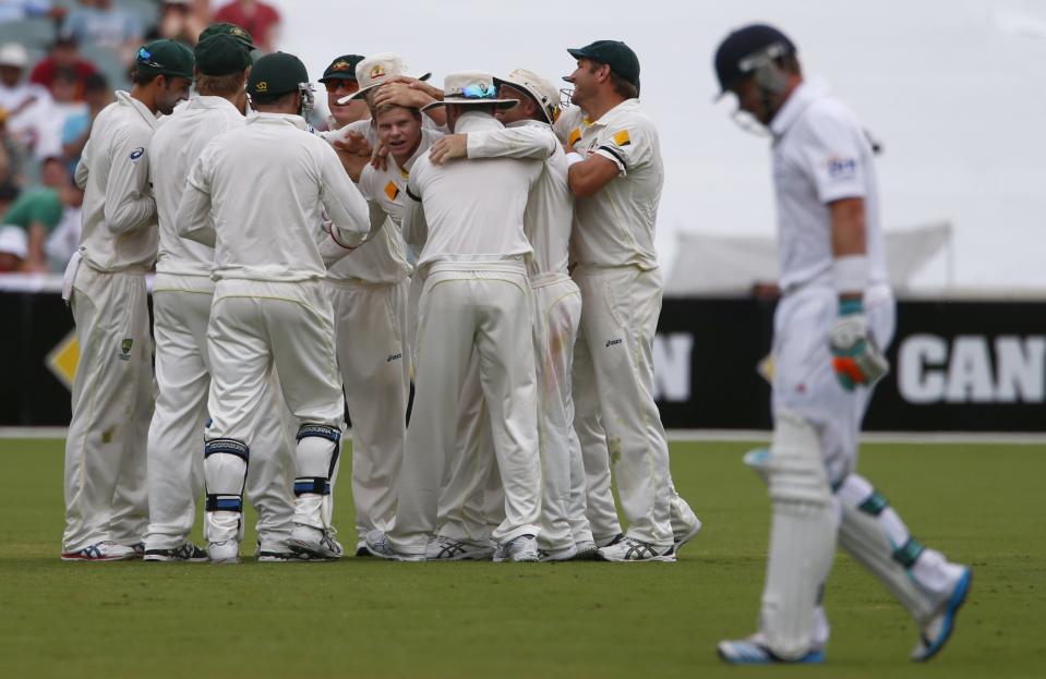 Australia's Steven Smith (C) celebrates with teammates after taking the wicket of England's Ian Bell (R) during the fourth day of the second Ashes test cricket match at the Adelaide Oval December 8, 2013.