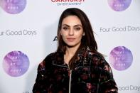 <p>Mila Kunis spielte 2012 im echten Leben die Rolle des rettenden Engels: Ein 50-jähriger Mann, der in ihrem Haus in Los Angeles arbeitete, brach zusammen, spuckte Blut, wurde von Krämpfen geschüttelt. Die Schauspielerin leistete erfolgreich Erste Hilfe. Sonst wäre der Mann möglicherweise erstickt. (Bild: Michael Kovac/Getty Images for Acura)</p> 