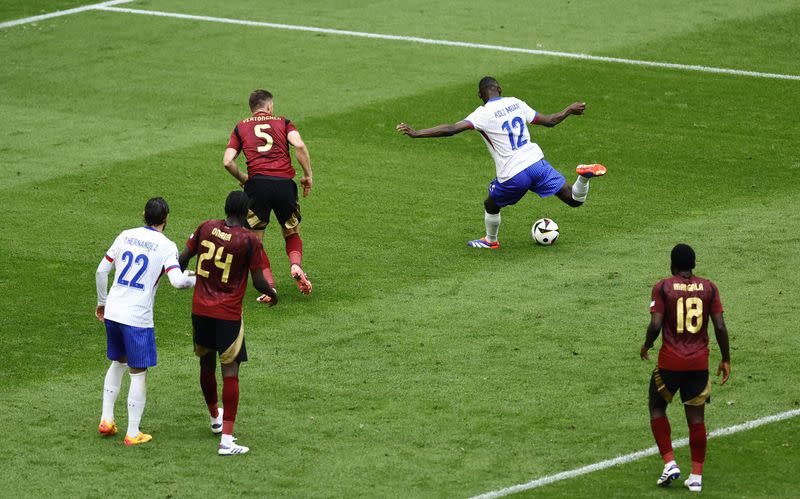 Foto del lunes del delantero de Francia Randal Kolo Muani marcando ante Bélgica