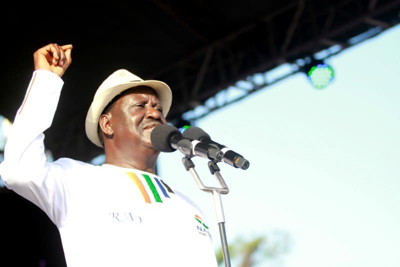 Kenyan opposition leader Raila Odinga, the presidential candidate of the National Super Alliance (NASA) coalition addresses supporters during a rally in Mombasa, Kenya October 15, 2017. REUTERS/Joseph Okanga