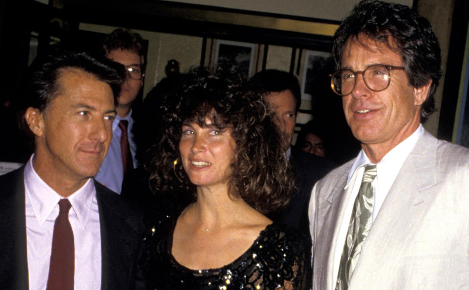 Hoffman, his wife Lisa Hoffman, and Beatty at the Los Angeles premiere of Ishtar. (Photo by Jim Smeal/Ron Galella Collection via Getty Images)