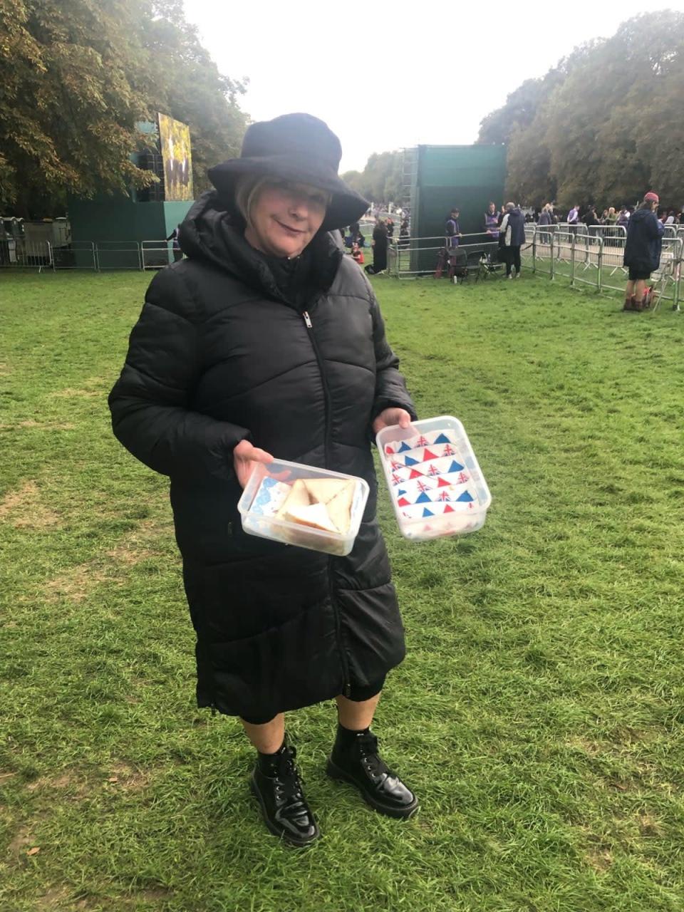 Teresa Yates avec ses restes de sandwichs à la marmelade (Simon Murphy/The Independent)