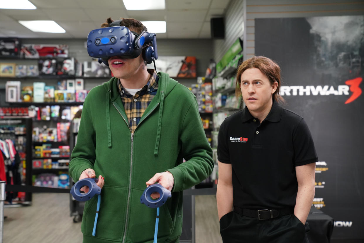 Saturday Night Live, Episode 1763: Pete Davidson as a customer and Alex Moffat as a GameStop employee during the 