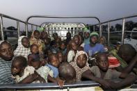 Women and children rescued from Islamist militant group Boko Haram in the Sambisa forest by the Nigerian military arrive at an internally displaced people's camp in Yola, Adamawa State, Nigeria, May 2, 2015. REUTERS/Afolabi Sotunde.