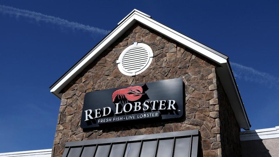 PHOTO: A sign is posted on the exterior of a Red Lobster restaurant on April 17, 2024 in Rohnert Park, California. (Justin Sullivan/Getty Images)