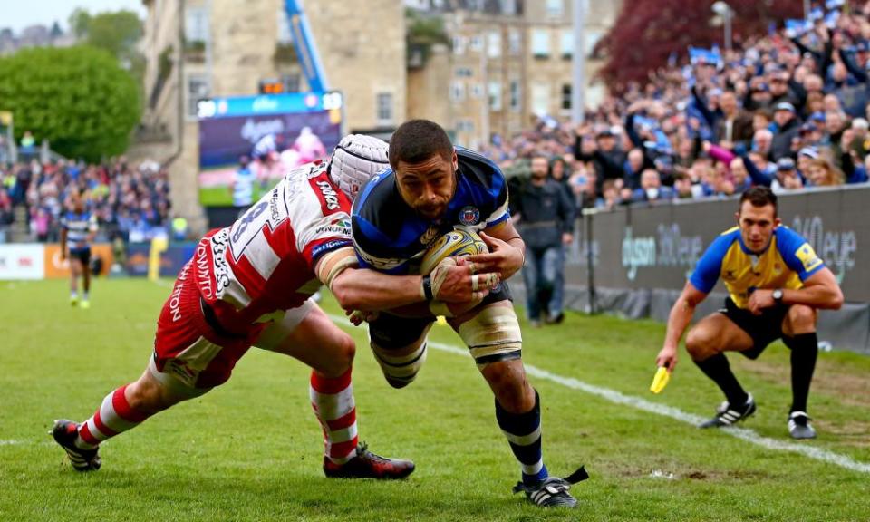 Taulupe Faletau scores a try for Bath v Gloucester