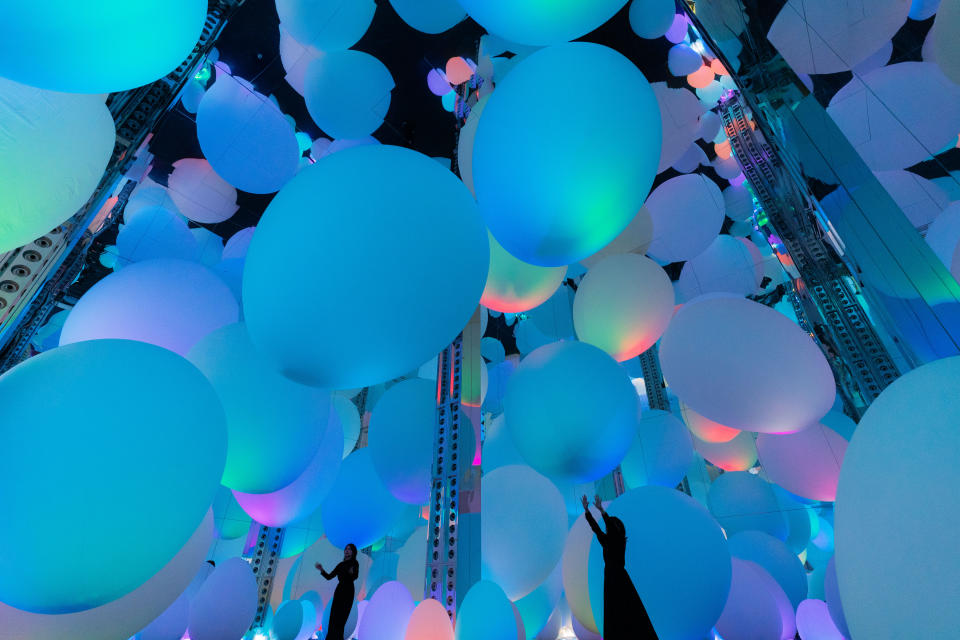 Based on the concept of understanding the world through the body, the Athletics Forest immerses visitors in an interactive and complex three-dimensional space with their whole body. On view at teamLab Borderless in Historic Jeddah. (Highlight video of Athletics Forest / Video: teamLab)