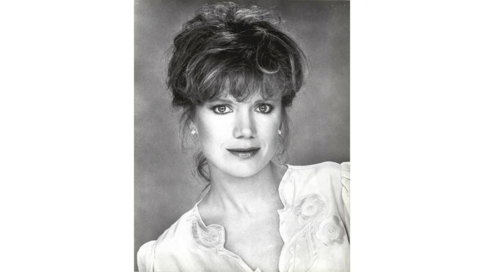 Gretchen Corbett as Beth Davenport 