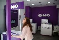 A shop assistant closes the entrance door of an Ono shop in the Andalusian capital of Seville March 17, 2014. REUTERS/Marcelo del Pozo