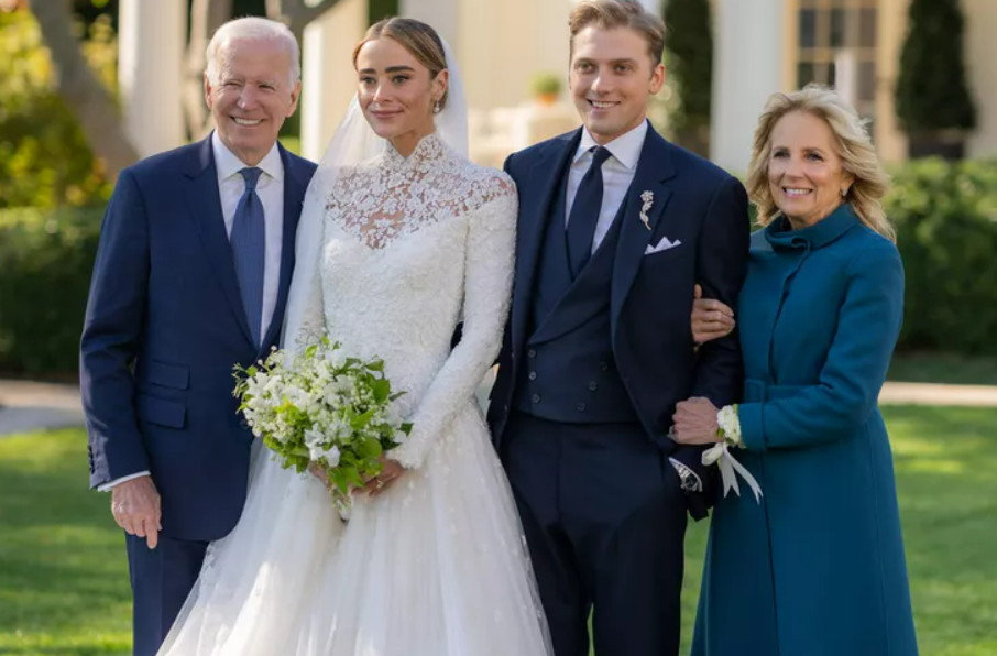 美國總統拜登孫女娜歐蜜（Naomi Biden）的婚禮 19 日在白宮舉行，是場不邀請媒體的私人婚禮。   圖:翻攝自美國白宮網站　