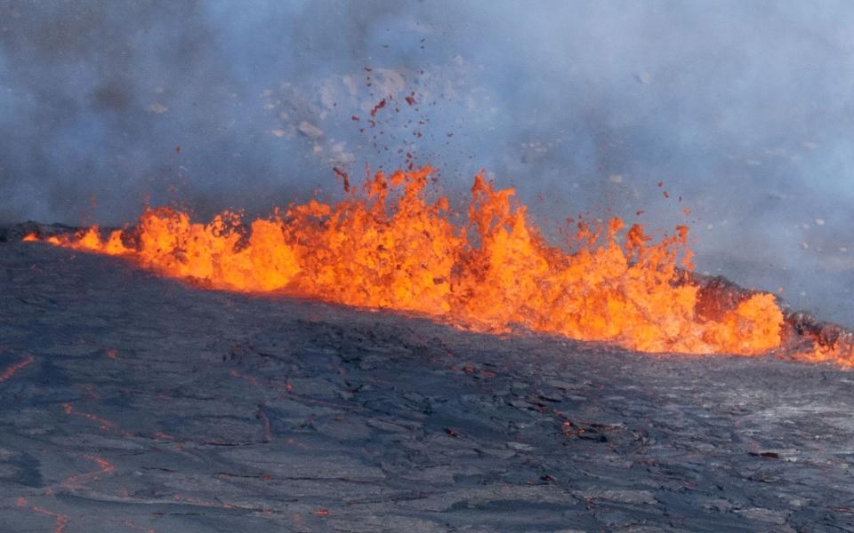 Spectators flock to dramatic volcanic eruption in Iceland - JEREMIE RICHARD /AFP