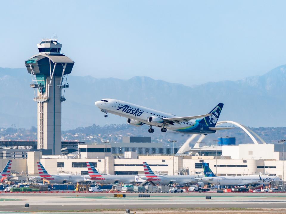 LOS ANGELES, CA - JULY 30: Alaska Airlines Boeing 737-990ER takes off from Los Angeles international Airport on July 30, 2022 in Los Angeles, California. (Photo by AaronP/Bauer-Griffin/GC Images)