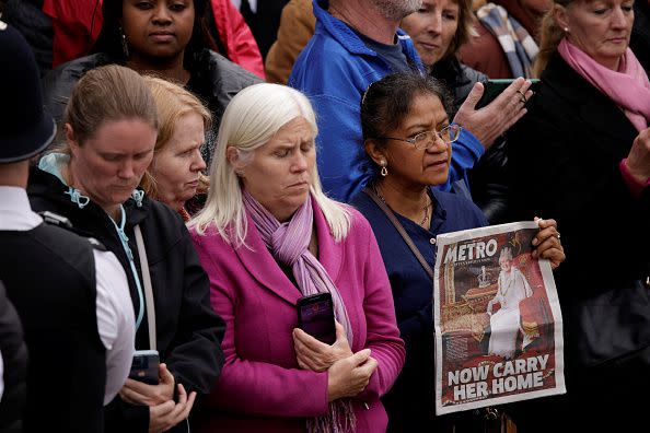 LONDON, ENGLAND - SEPTEMBER 19: Mourners gather outside Buckingham Palace during the State Funeral of Queen Elizabeth II at Westminster Abbey on September 19, 2022 in London, England.  Elizabeth Alexandra Mary Windsor was born in Bruton Street, Mayfair, London on 21 April 1926. She married Prince Philip in 1947 and ascended the throne of the United Kingdom and Commonwealth on 6 February 1952 after the death of her Father, King George VI. Queen Elizabeth II died at Balmoral Castle in Scotland on September 8, 2022, and is succeeded by her eldest son, King Charles III. (Photo by Alkis Konstantinidis - WPA Pool/Getty Images)