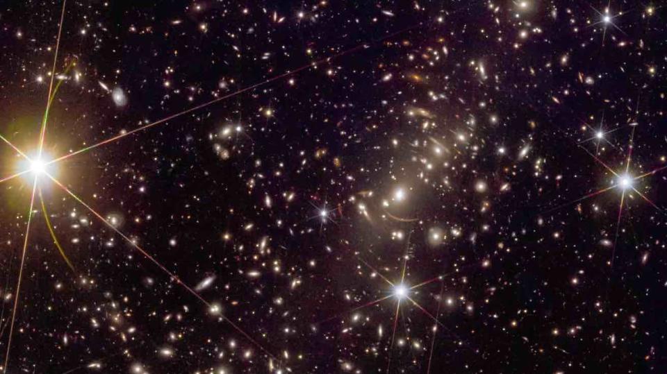 This is a close-up of the cluster of galaxies seen in Euclid's image publication of Abell 2390.