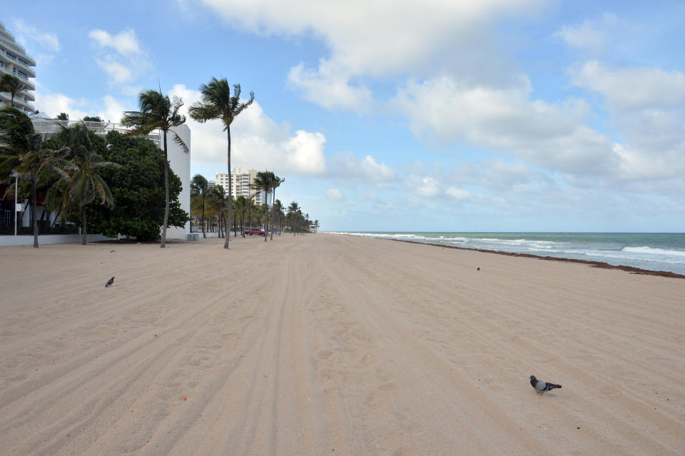 <p>Auf einem Strandabschnitt der Stadt Fort Lauderdale herrscht trotz Sonnenscheins und warmer Temperaturen gähnende Leere. Das „Venedig Amerikas“ liegt direkt in der berechneten Schneise von „Irma“. (Bild: AP Photo) </p>