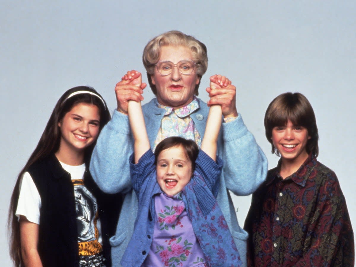 Lisa Jakub, Robin Williams, Mara Wilson and Matthew Lawrence in ‘Mrs Doubtfire’ (Snap/Shutterstock)