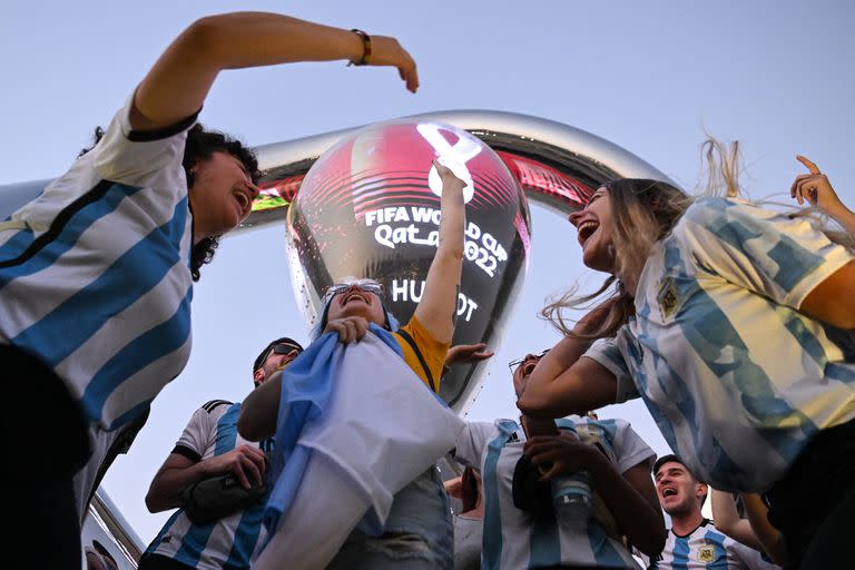 Banderazo argentino en Doha; se prevé que cerca de un millón de turistas visitará Qatar durante la Copa del Mundo