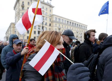 People walk as they take part in an opposition rally on the eve of presidential election in Minsk, Belarus, October 10, 2015. REUTERS/Vasily Fedosenko