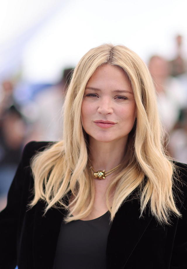 cannes-2023-virginie-efira-d-voile-son-baby-bump-au-photocall-de-l