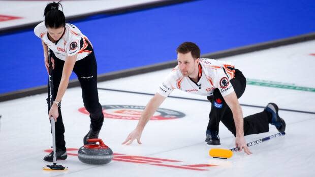 Kerri Einrson, left, and Brad Gushue, right, seen here on March 24, remain tied at the top of the Group A standings. (Jeff McIntosh/The Canadian Press - image credit)