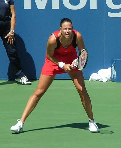 <p>After ruling the tennis circuit in the late 1990s, American tennis star Lindsay Davenport saw her career take a downward spiral due to injuries in mid 2005. She retired from tennis in 2007 due to her pregnancy, just to return to the court three months after giving birth to son Jagger.<br><br>The tennis player then went on to win a title at the Bali Classic. She won another four titles before announcing her second pregnancy in 2008. Davenport quit her singles career, but won a doubles tournament in 2010 before retiring. Davenport has four children and is currently coaching Madison Keys.<br><br><em>Image courtesy: By photo taken by flickr user Donna and Keith – flickr, CC BY 2.0, https://commons.wikimedia.org/w/index.php?curid=1609791</em> </p>