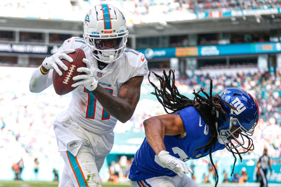 DeVante Parker makes a reception during the Dolphins' 20-9 win over the Giants.