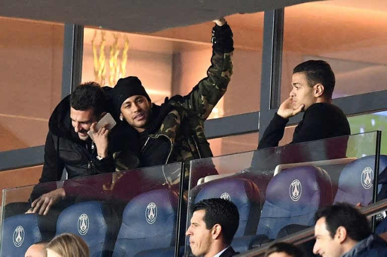 (From L) Paris Saint-Germain's Thiago Motta, Neymar and Hatem Ben Arfa watch the French Ligue 1 match PSG vs Nice, at the Parc des Princes stadium in Paris, on October 27, 2017