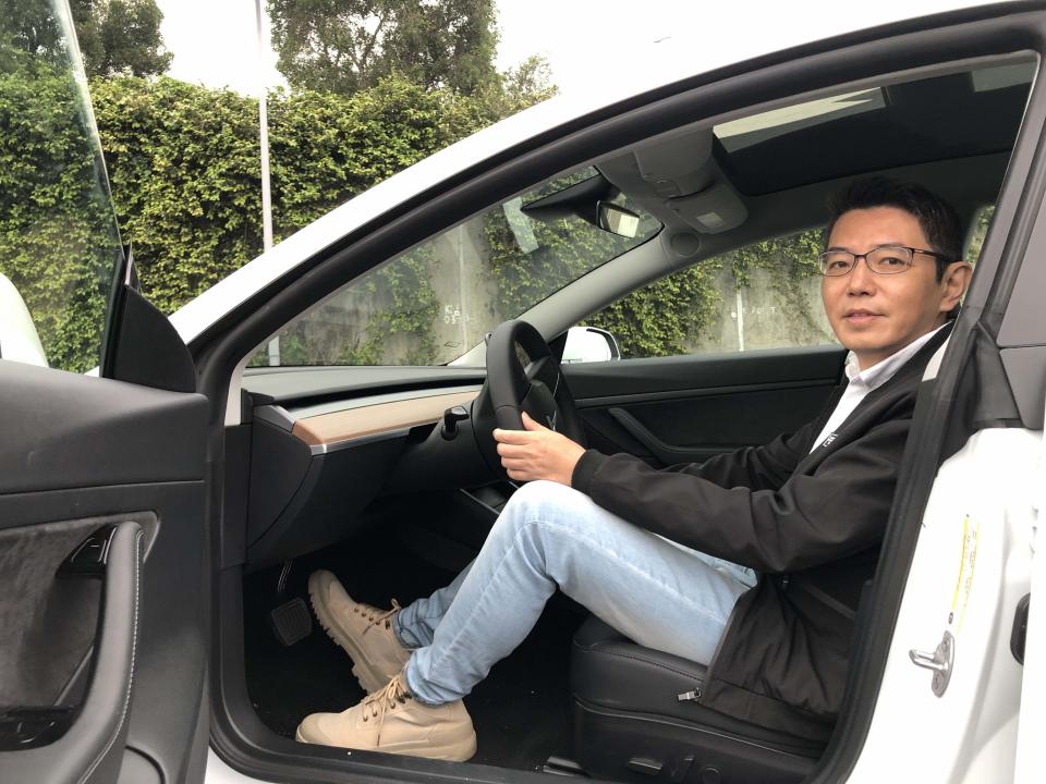 ▲買了Model 3，改變了陳鶴元的日常生活，待在車上的時間變多，也不會覺得無聊。