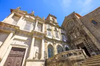 <p>La entrada también da acceso al resto del complejo, que incluye iglesia de la Venerable Orden Tercera de San Francisco (cuya fachada se ve en la imagen), el museo con la Casa do Despacho y las catacumbas. (Foto: Getty Images).</p> 