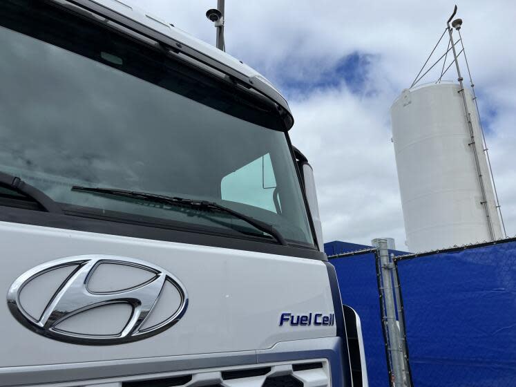 The front of a fuel cell truck