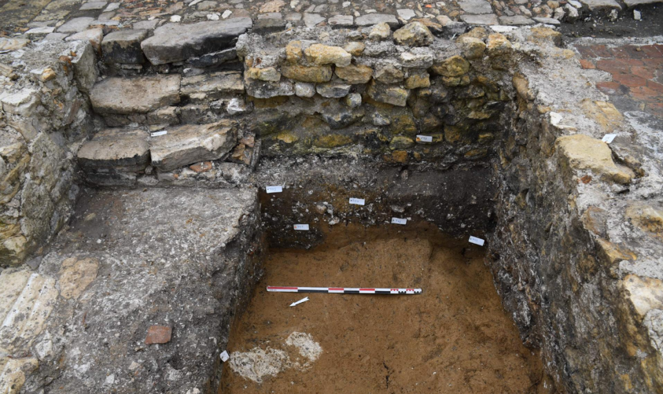 Medieval pits found underneath a modern cellar