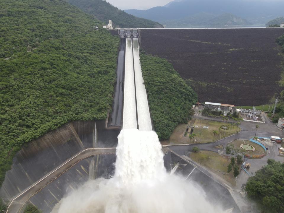 曾文水庫再度達滿水位，今日上午11點將重啟溢洪道放水。   圖：南水局／提供(資料照)