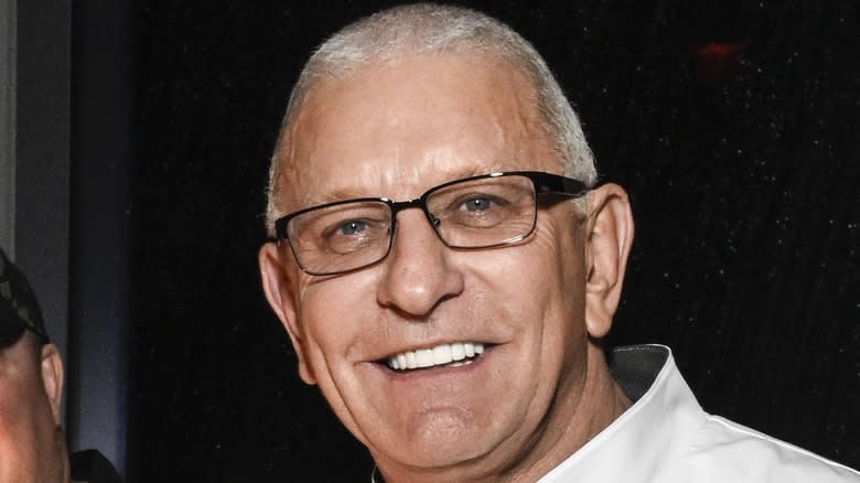 Robert Irvine smiling